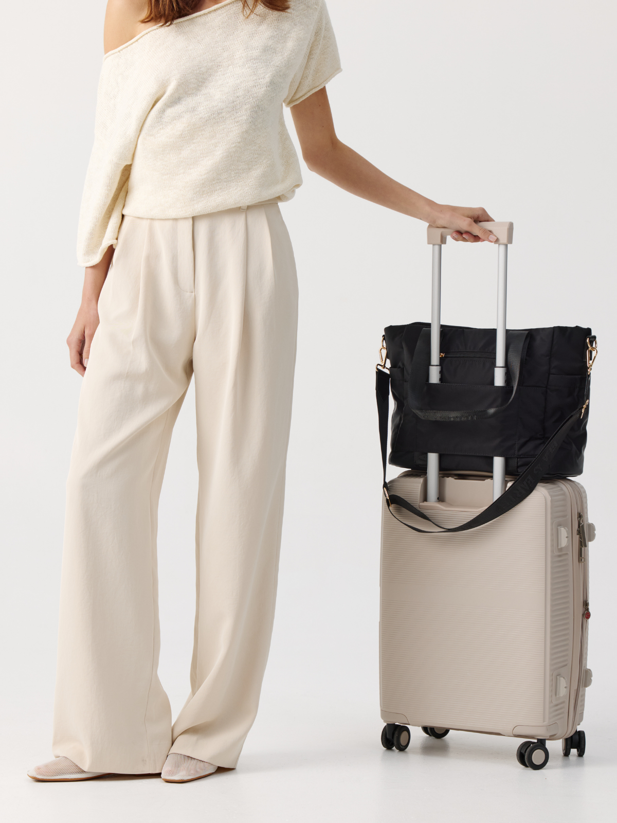 Smart Travel Tote Bag - Black With Gold