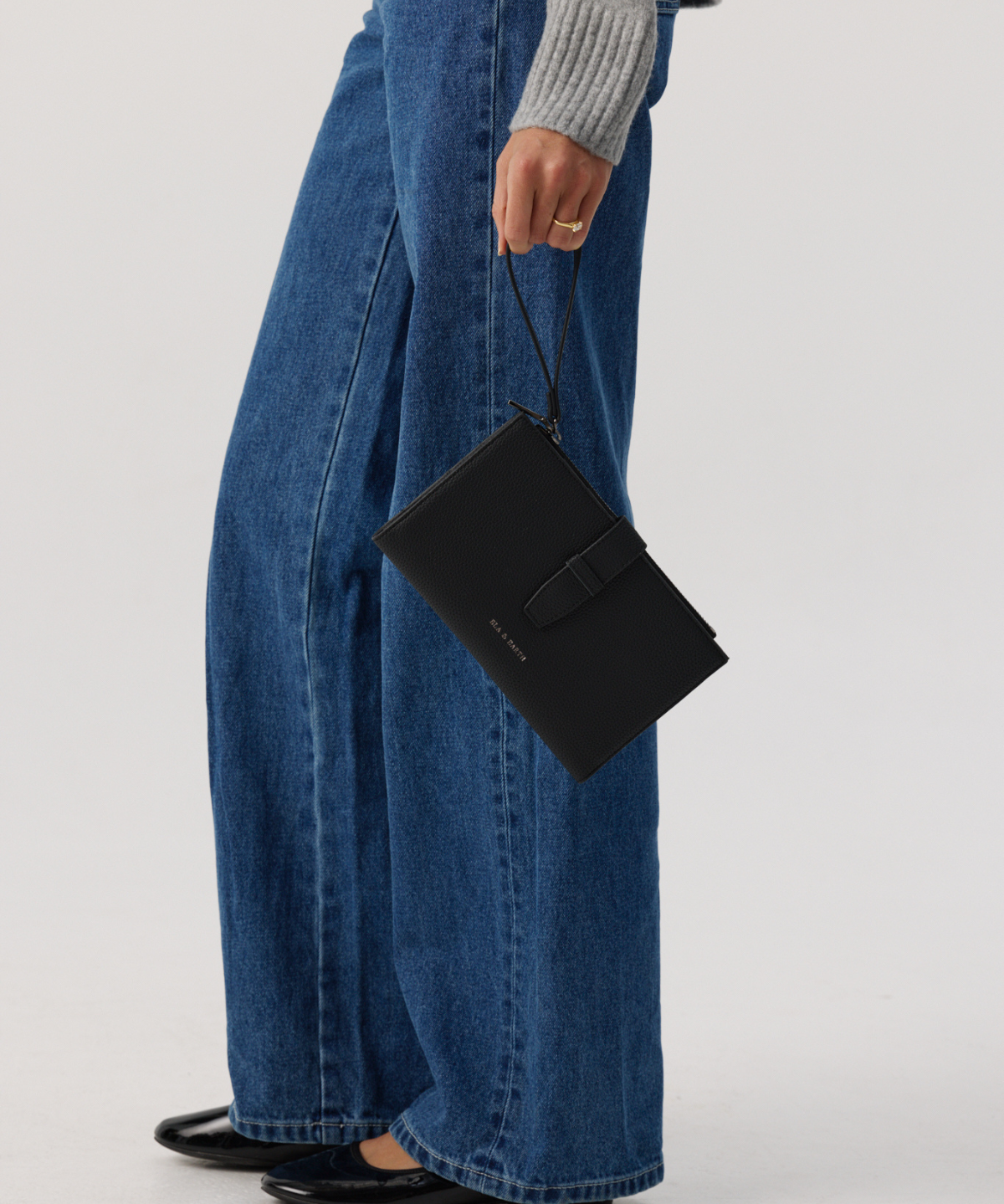 Trending Passport Holder - Black With Gunmetal 