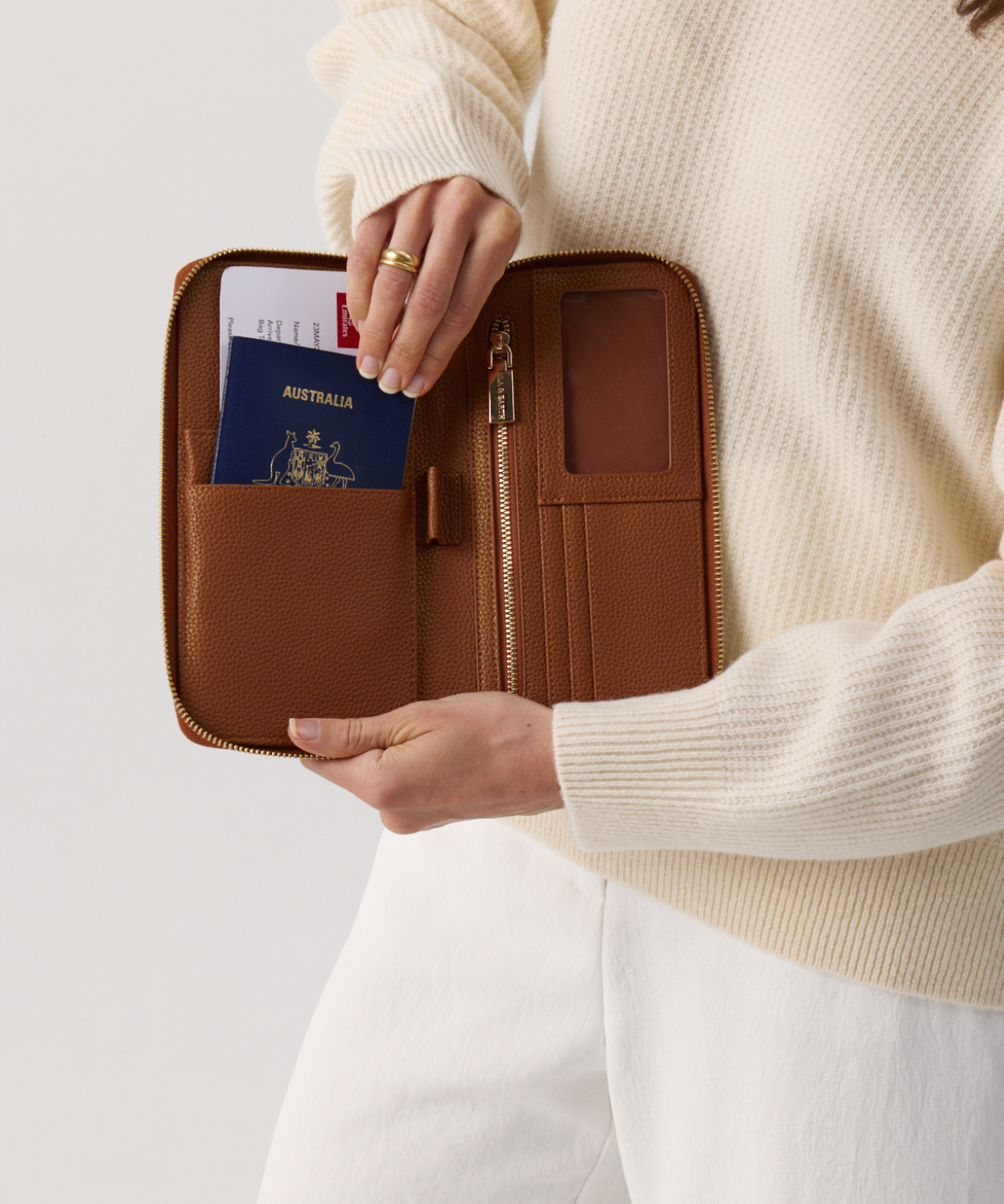 Single Passport Holder - Caramel 
