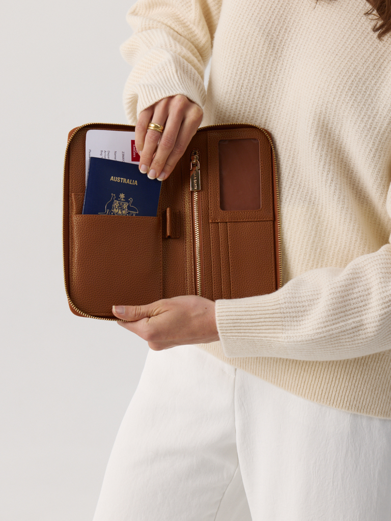 Single Passport Holder - Caramel 