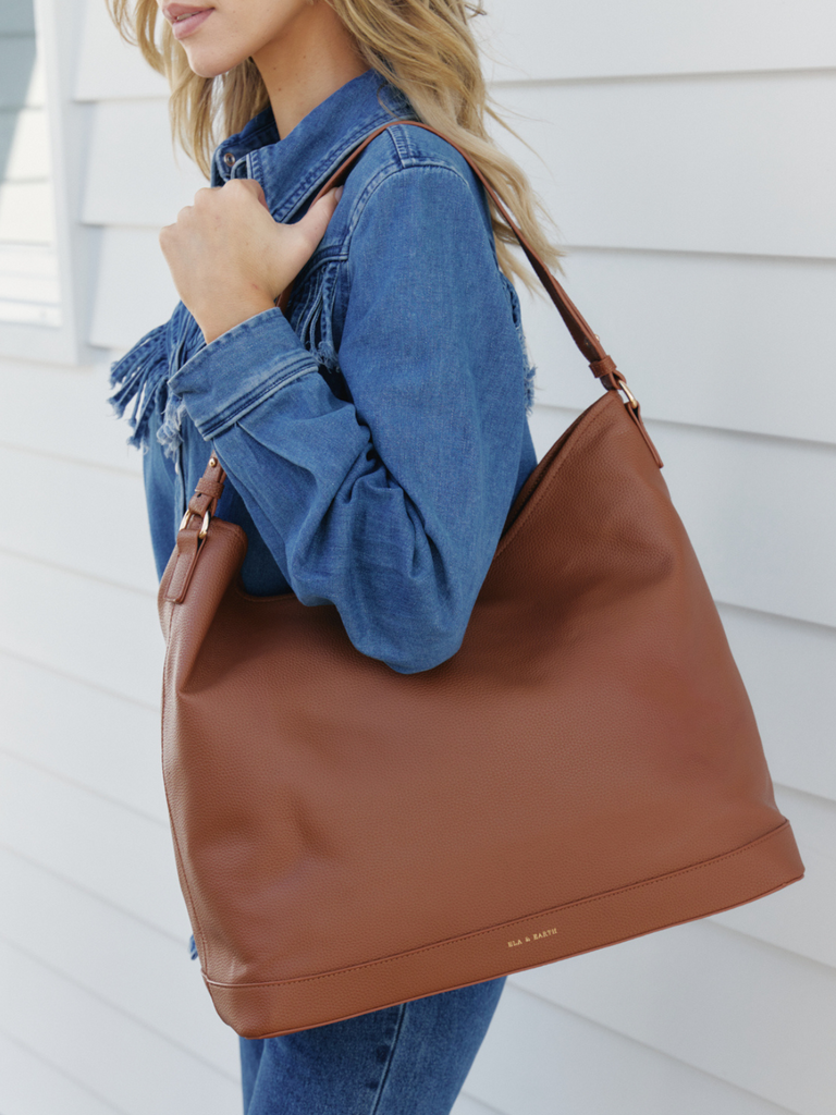 Chic Leather Handbag - Brown 