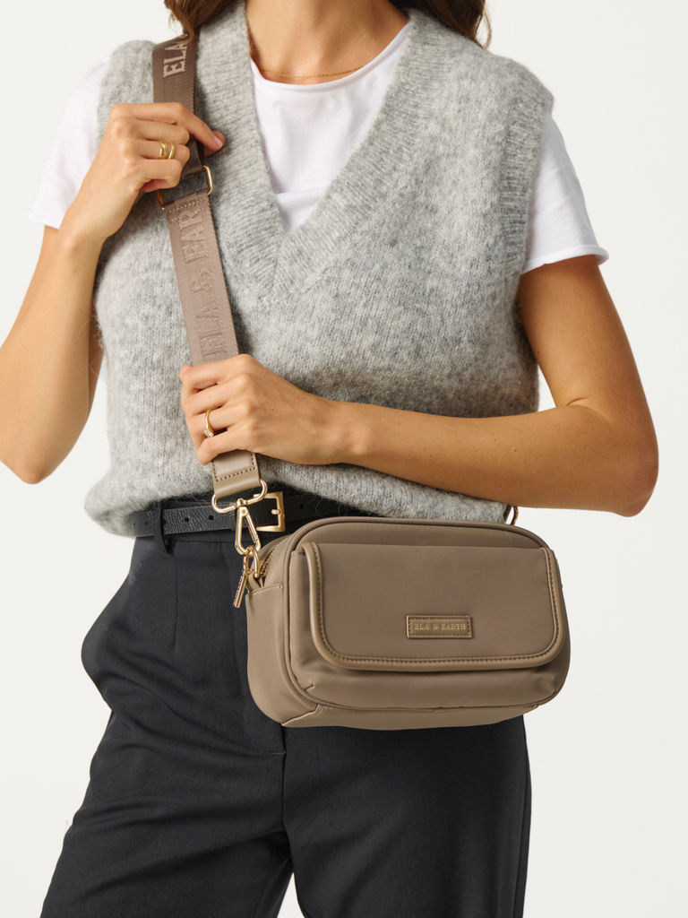 Chic Crossbody Bag - Oyster With Gold 