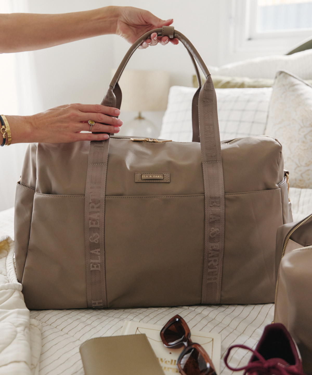 Oyster With Gold - Odyssey Weekender Travel Bag