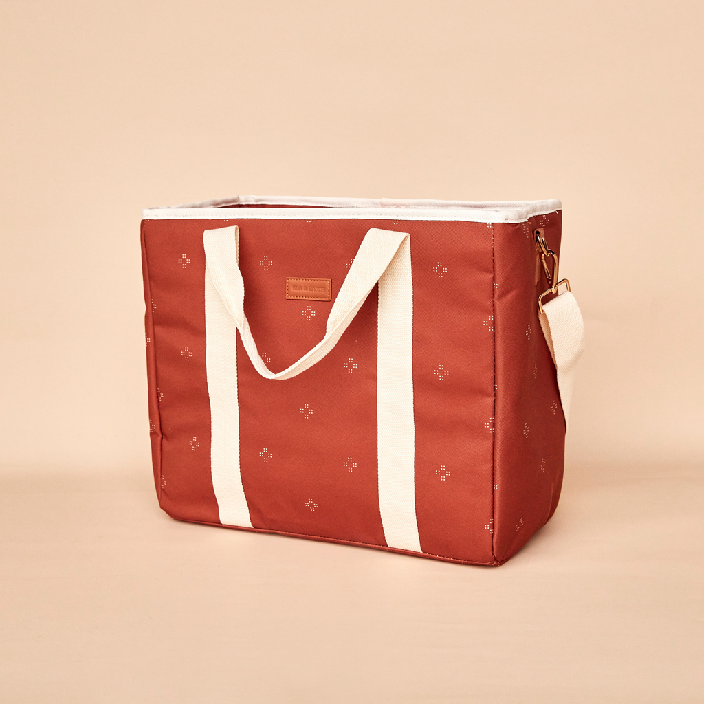 Large insulated cooler bag